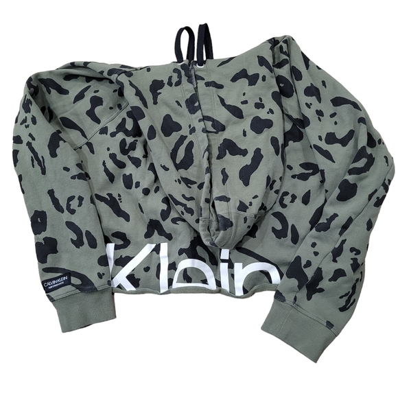 Calvin Klein Performance Cropped Animal Print Top - Picture 4 of 8